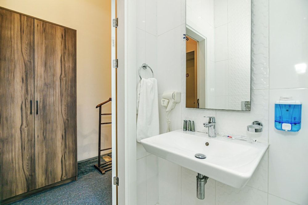 Bristol Hotel Standard Double Room 7