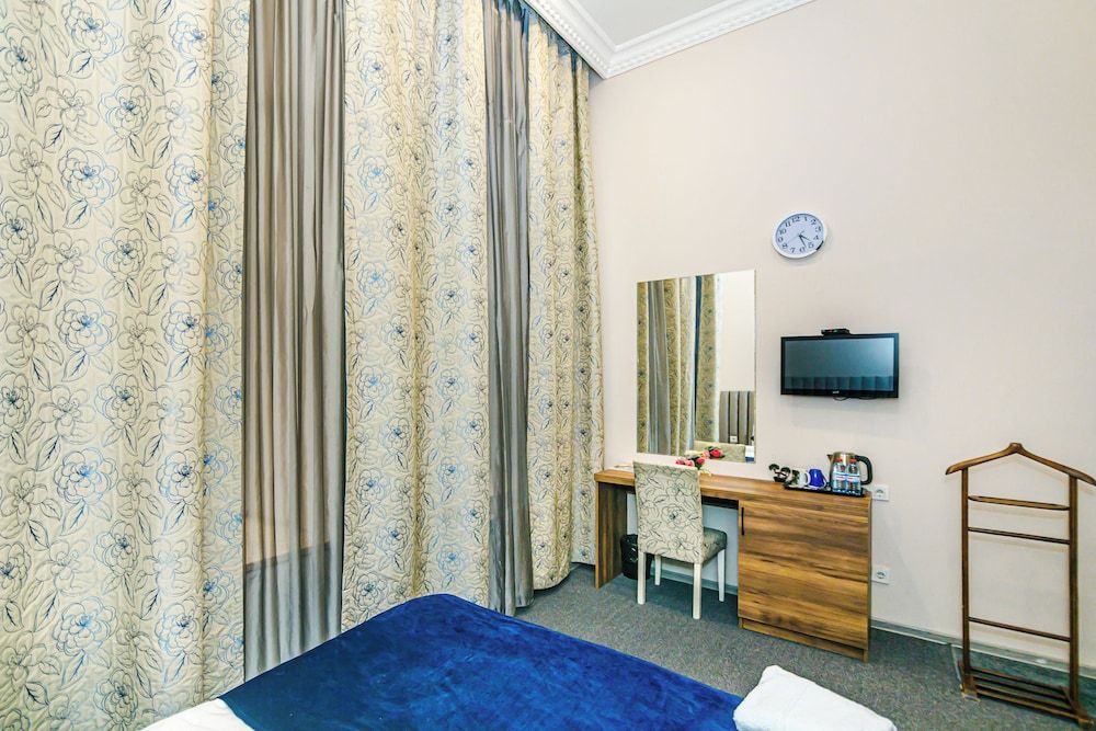 Bristol Hotel Standard Double Room 2