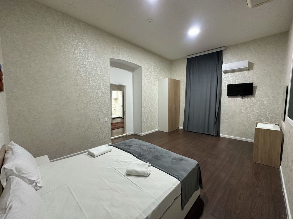 Perron Hotel Superior Double or Twin Room 17