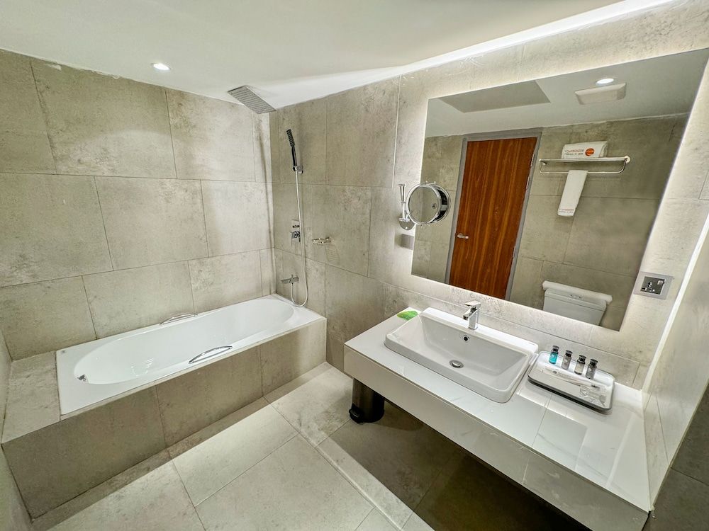 Hotel omni residency Baridhara Deluxe Room 6