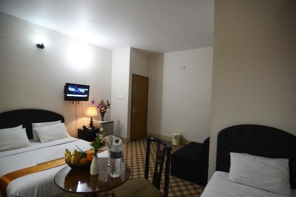 Hotel Holiday Xpress Deluxe Twin Room, City View 4