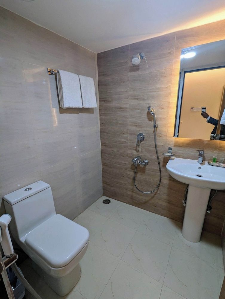 Hotel Royal Bengal Dhaka Deluxe Room, City View 6