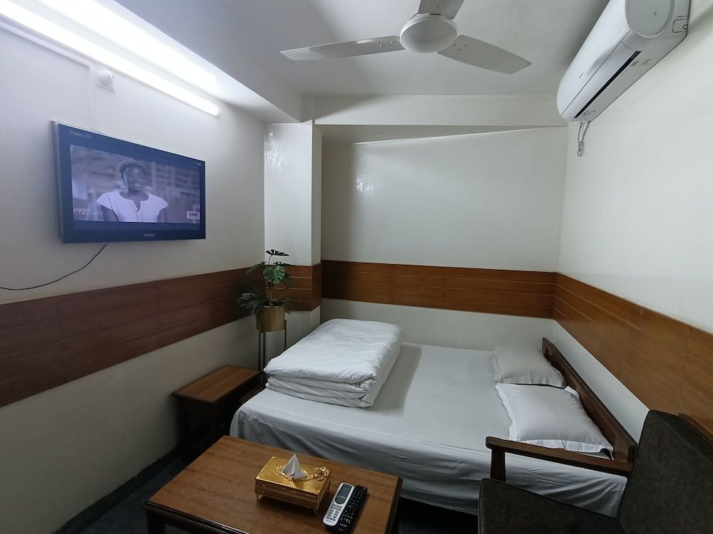 Shahin Hotel Residential Deluxe Double Room 4