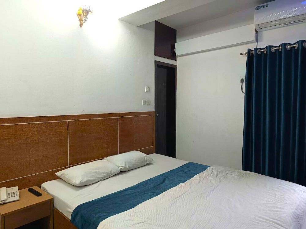 Hotel City View Deluxe Double Room, City View 3