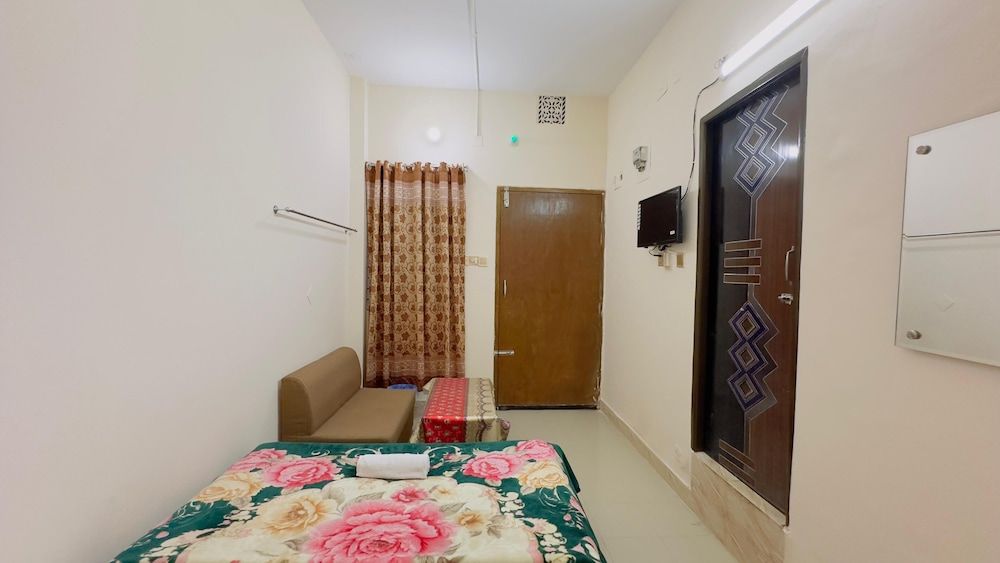 Hotel Labbaik Three Residential Deluxe Room 8