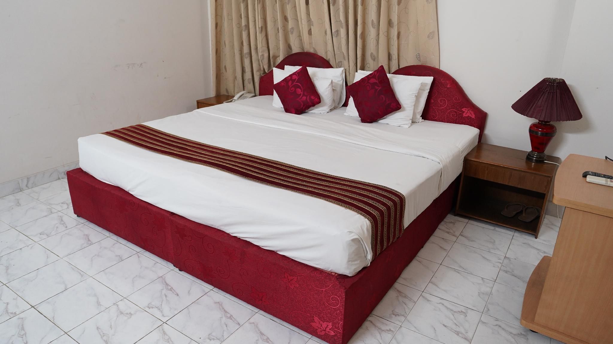 Laurel Lakefront Hotel Deluxe Double Room 2