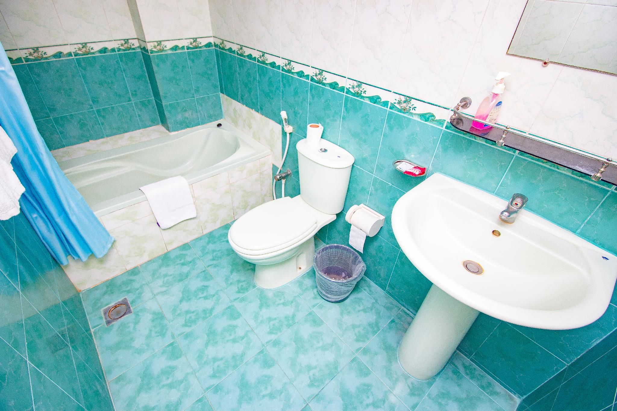 Laurel Lakefront Hotel Deluxe Double Room 3