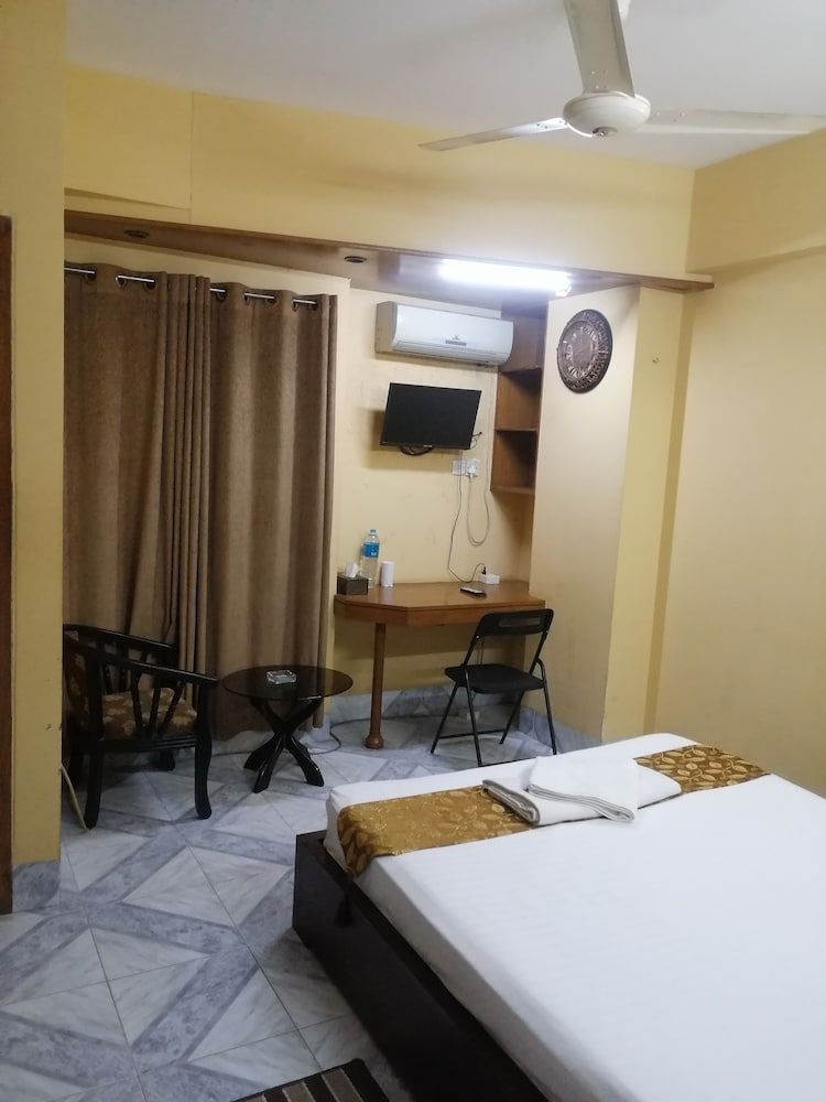 Maple Crest Service Apartment