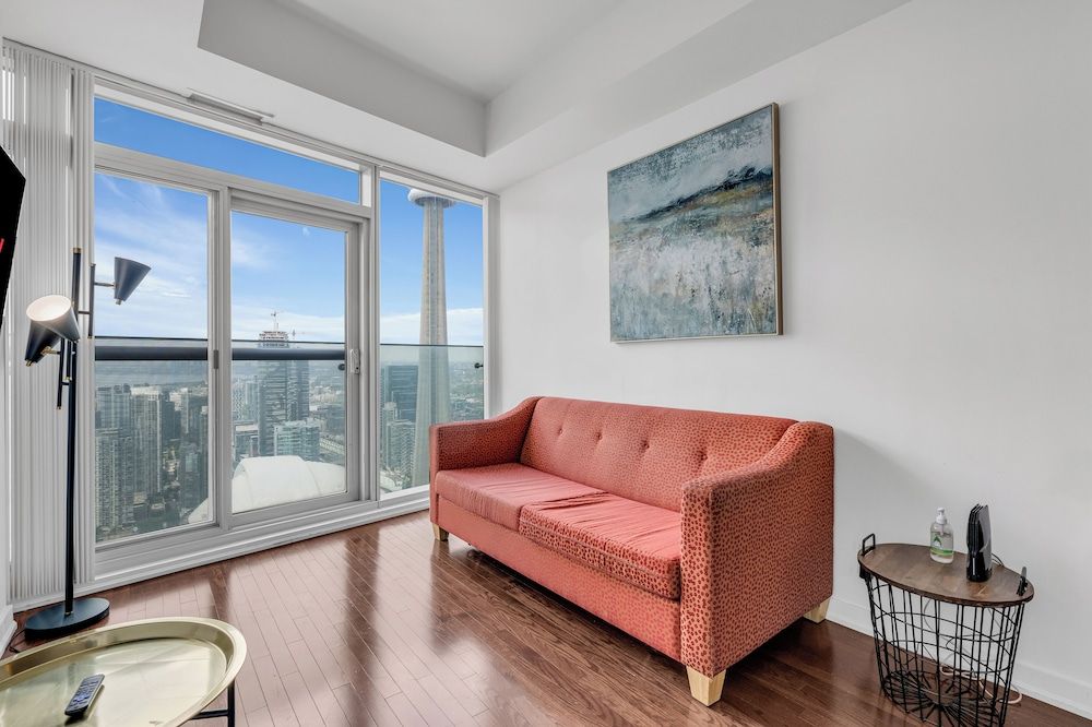 Elegant Suites - CN Tower & Lake View Economy Suite 3