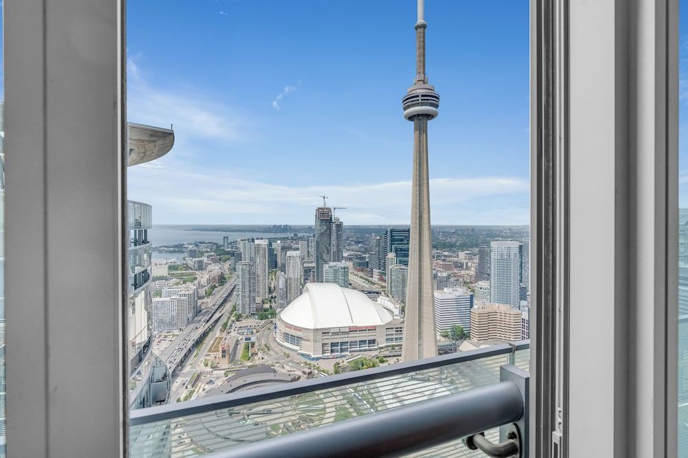 Elegant Suites - CN Tower & Lake View Economy Suite 4