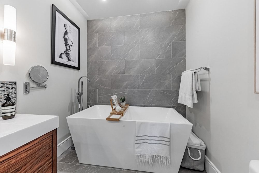 Rivetstays - Designer Walk Suites Luxury Apartment, City View 14