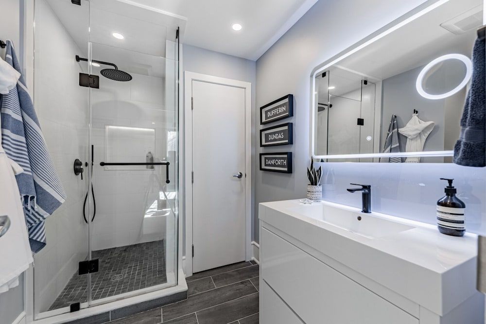 Rivetstays - Designer Walk Suites Luxury Apartment, City View 11