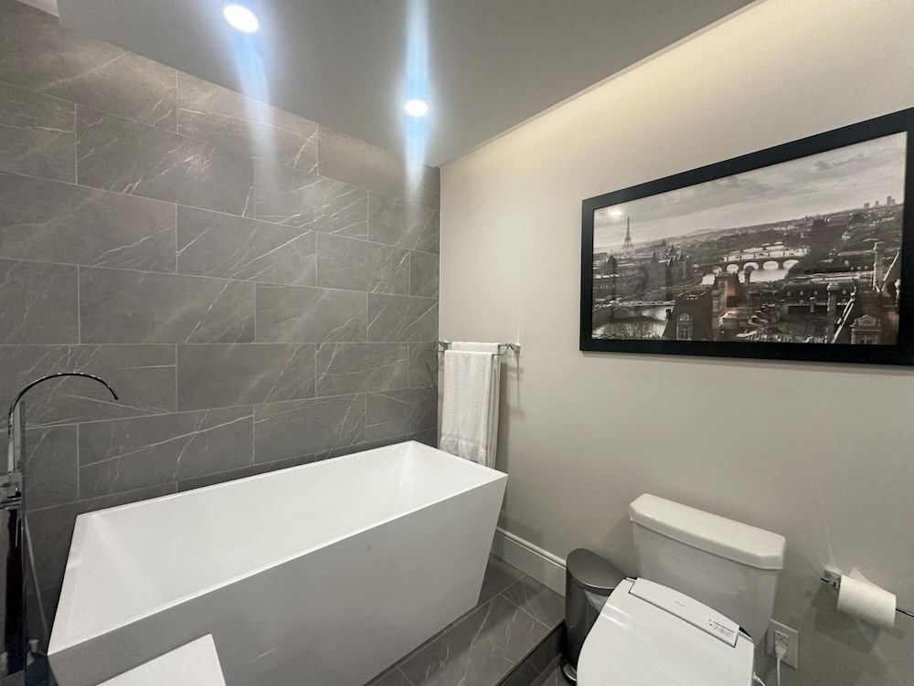 Rivetstays - Designer Walk Suites Luxury Apartment, City View 15