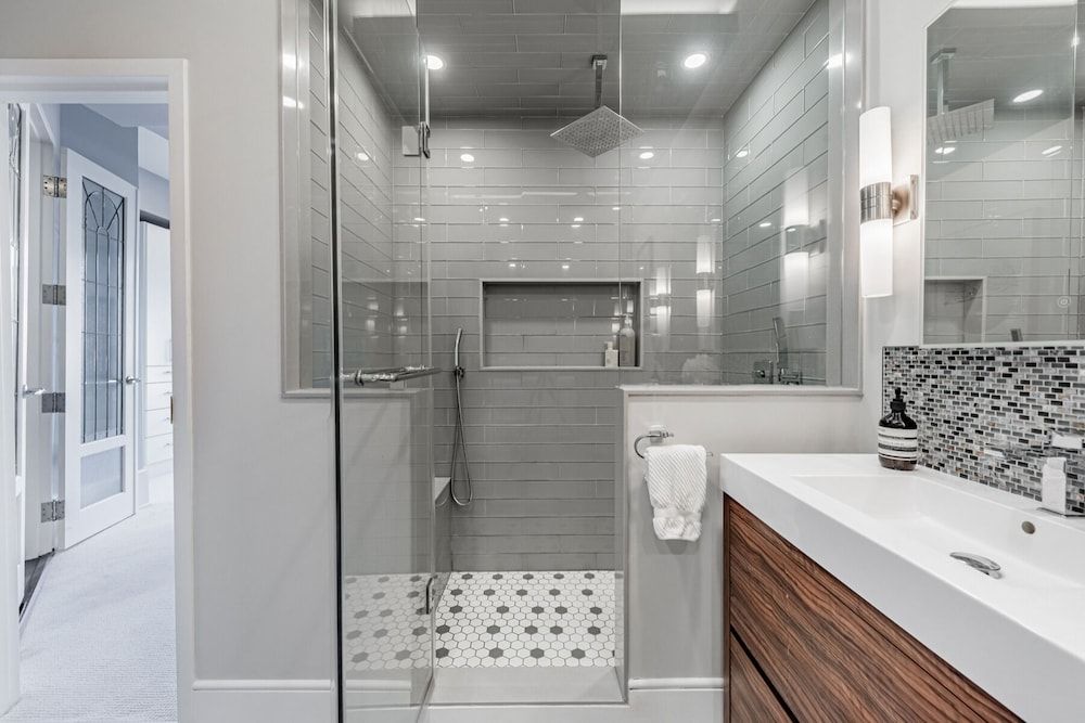 Rivetstays - Designer Walk Suites Luxury Apartment, City View 16