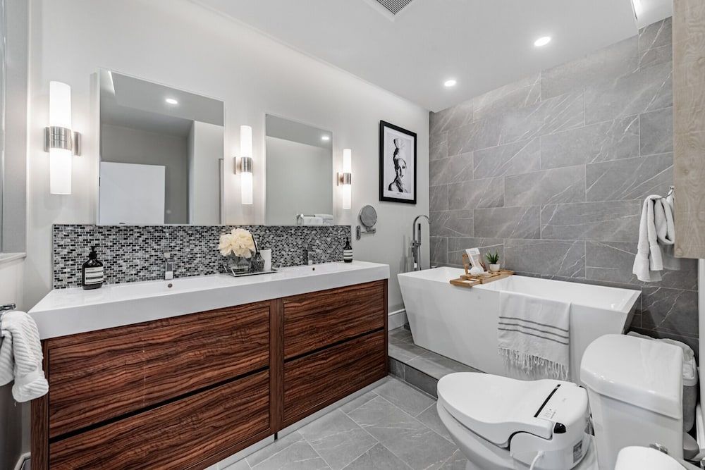 Rivetstays - Designer Walk Suites Luxury Apartment, City View 10