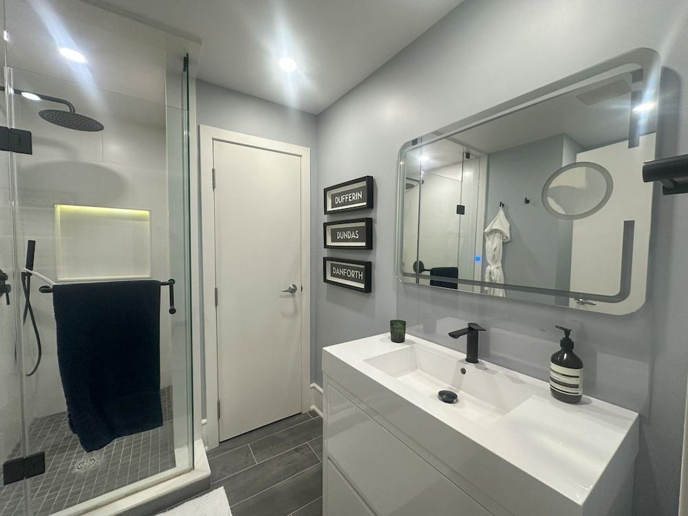 Rivetstays - Designer Walk Suites Luxury Apartment, City View 8
