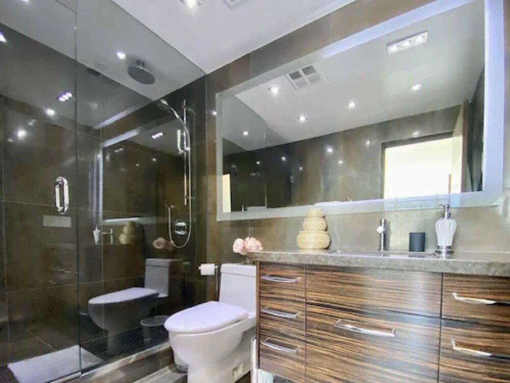 Waterfront Haven Apartments Deluxe Apartment 8