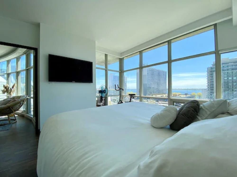 Waterfront Haven Apartments Deluxe Apartment 5
