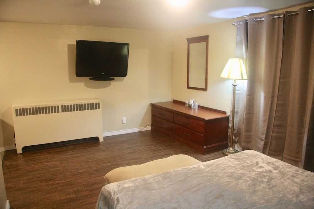 American Plaza Motel Standard Room, 1 Queen Bed, Non Smoking 7