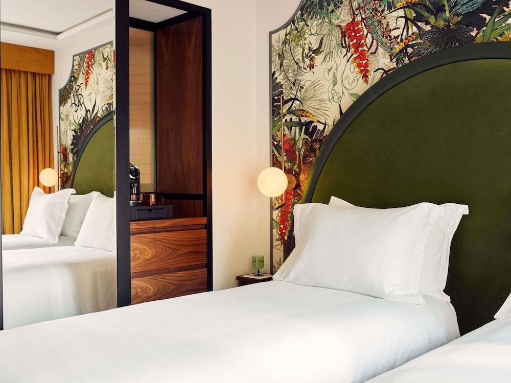 Twin Room, 2 Twin Beds, City View