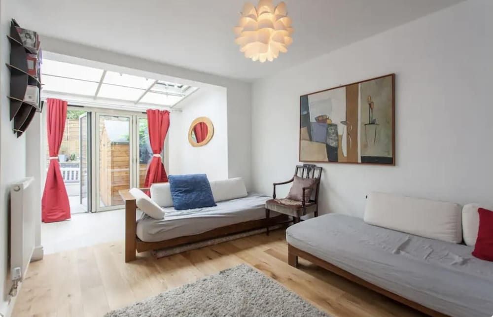 Modern Bright Shoreditch 2-bed Apartment in London