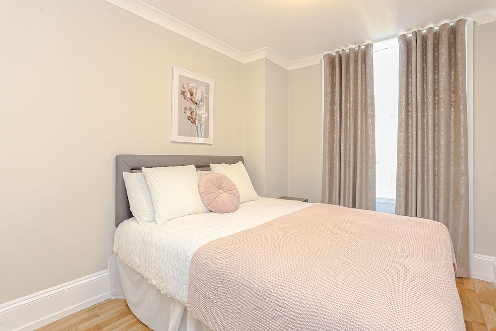 One Bedroom Apartment with Double Sofa Bed