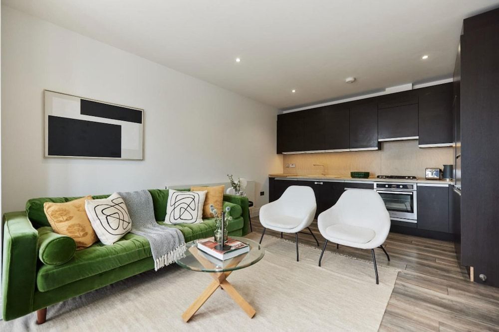 The Wembley Hideaway - Bright 2bdr Flat