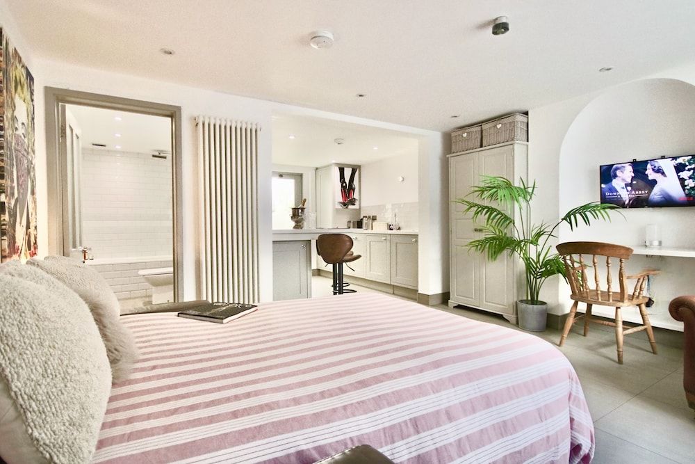 Deluxe Studio, Garden View, Garden Area