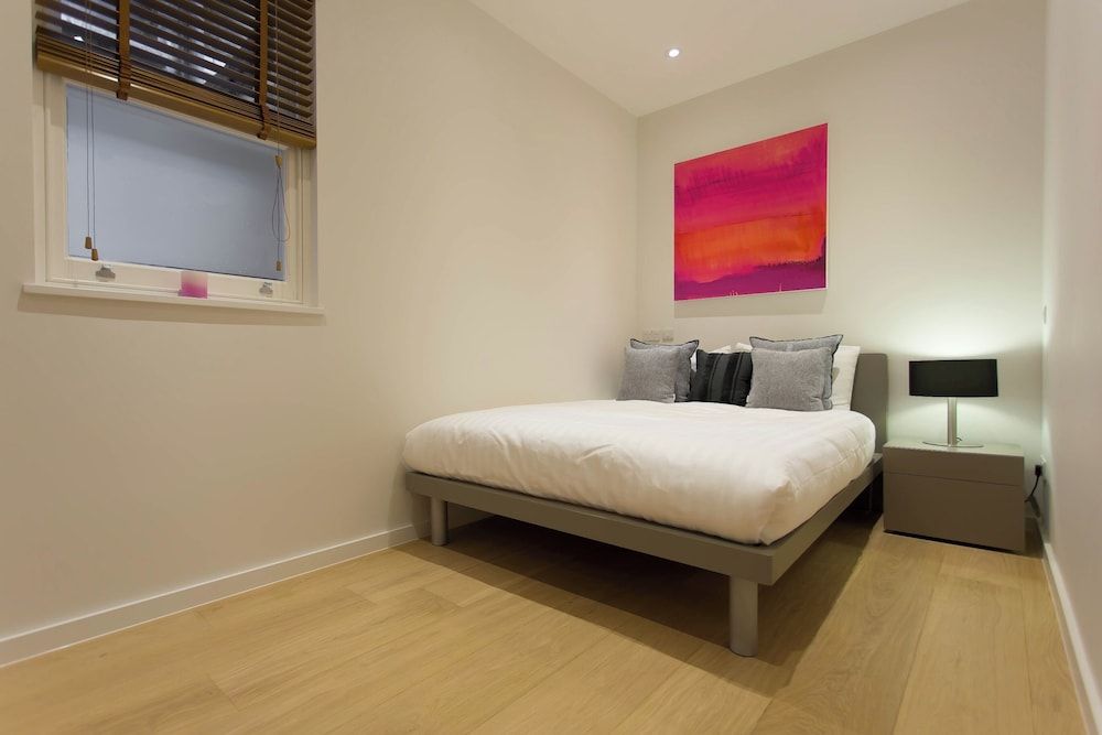 Large Lower Ground Floor Studio