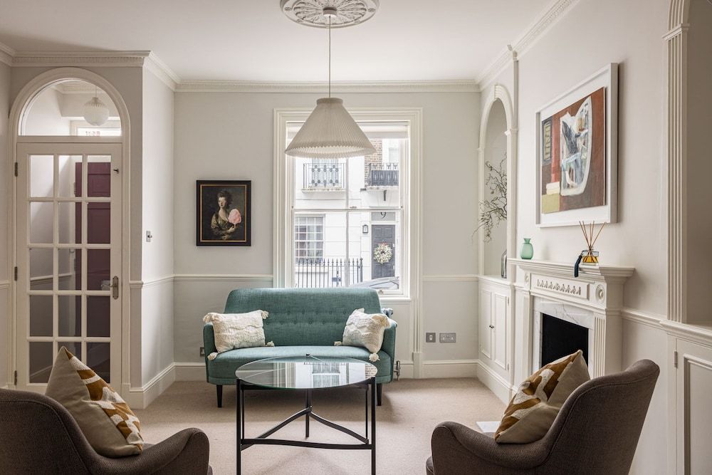 Grand Townhome, 4 Bedrooms, 2 Bathrooms, Garden Area