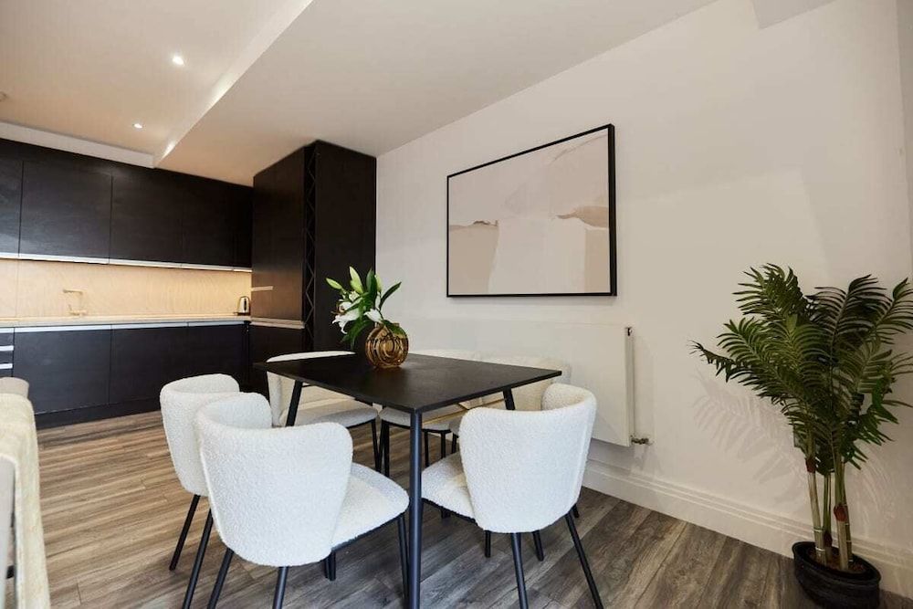 The Harlesden Escape - Spacious 3bdr Flat With Balcony