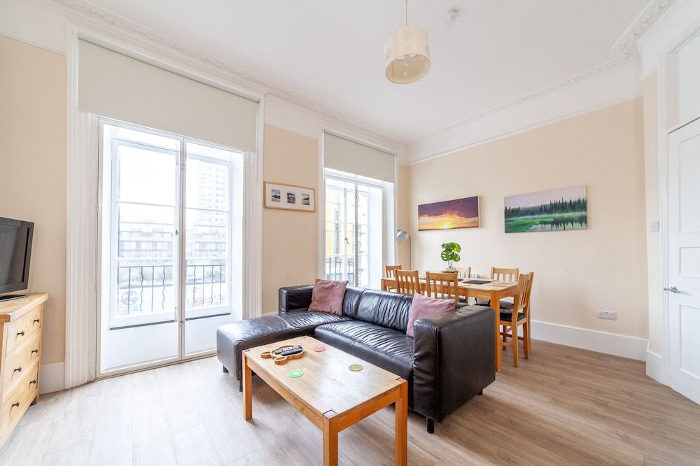 Spacious 3-bed flat by popular Waterloo
