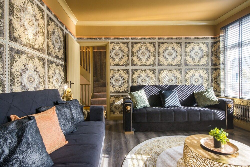 Luxury Versace 1 Bed, Hot Tub, Pool Table, Sky Tv Apartment 5