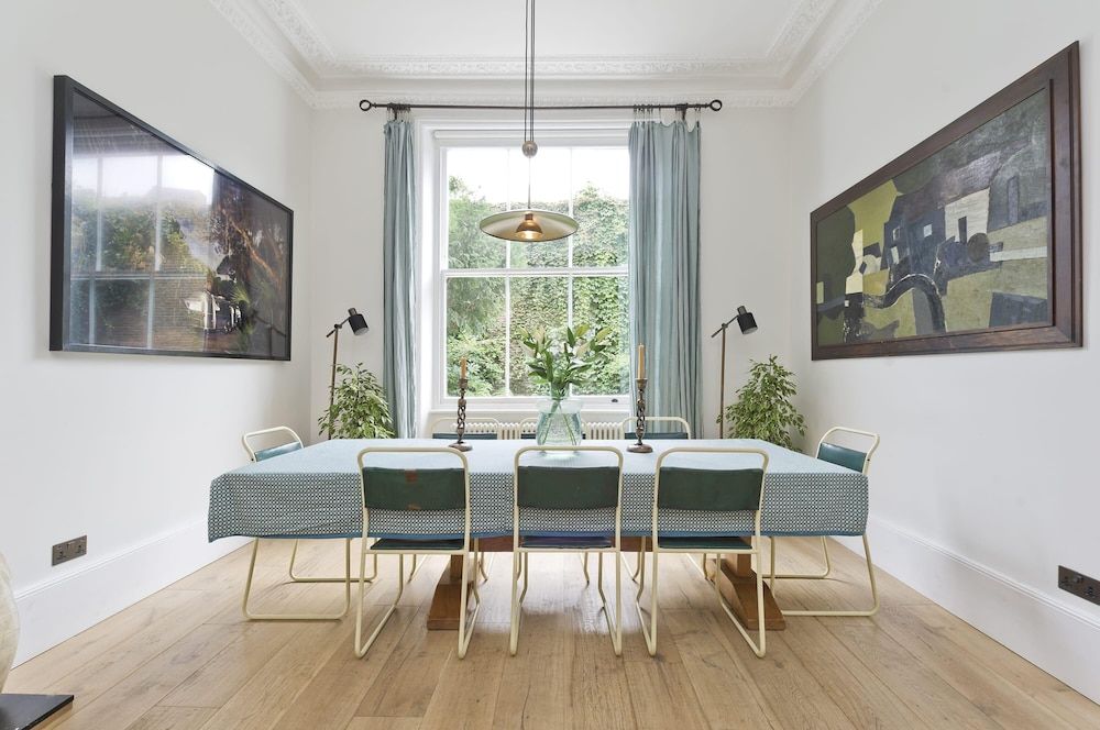 Gorgeous Stylish Interior Designed 5 Bed Home in Holland Park - Superb Location