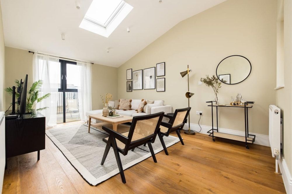 The Tooting Hideout - Dazzling 3bdr Flat With Balcony