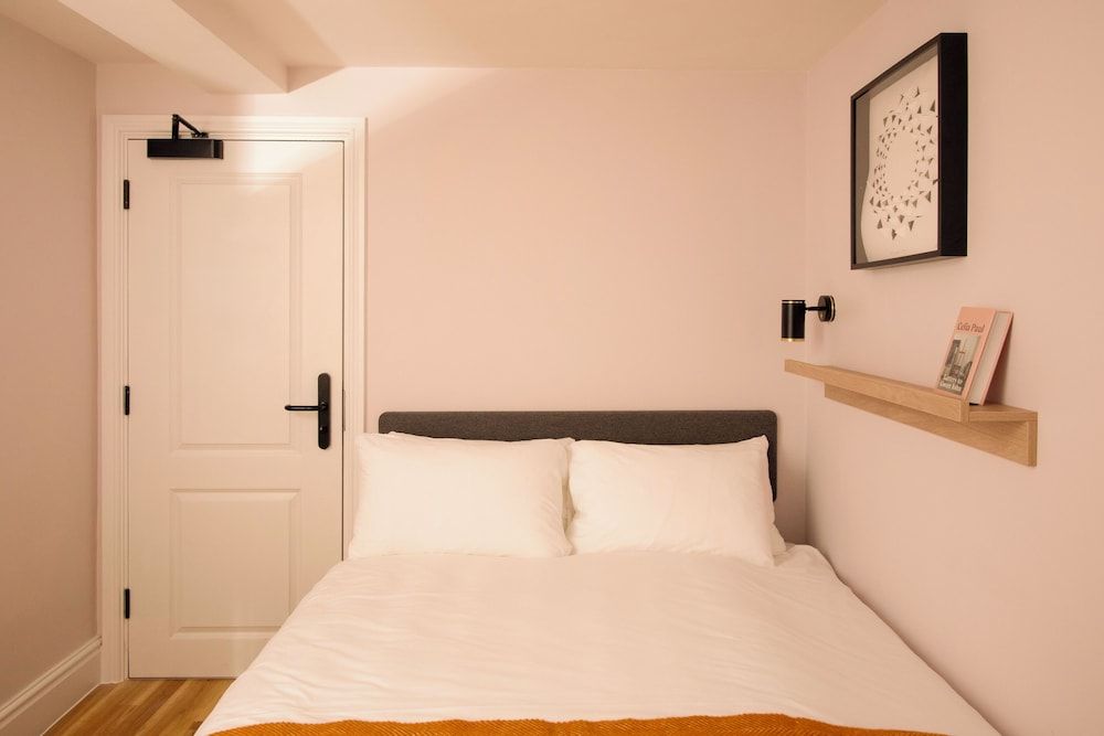 Bob W London Olympia Basic Double Room