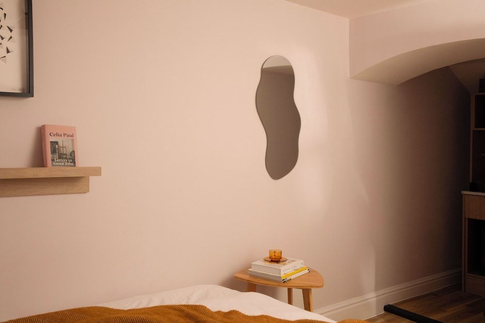 Bob W London Olympia Basic Double Room 9