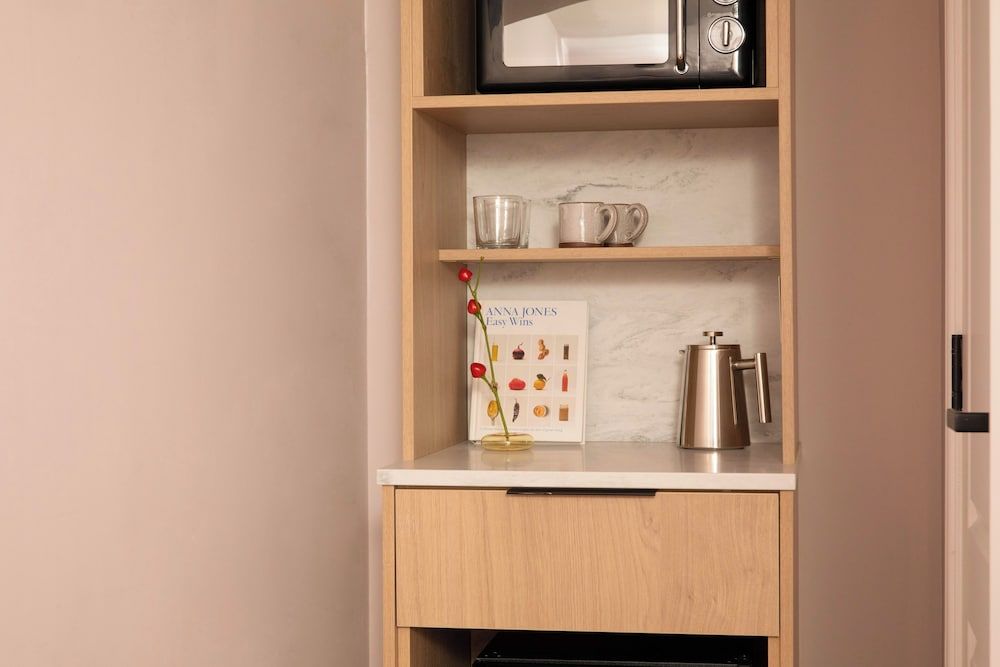 Bob W London Olympia Basic Double Room 8