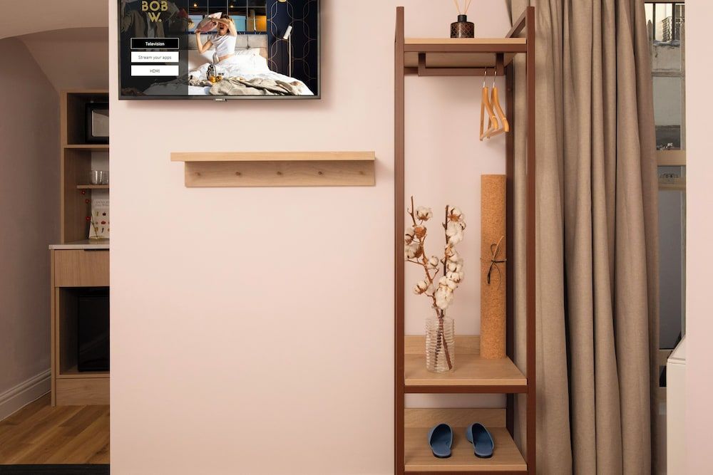 Bob W London Olympia Basic Double Room 10