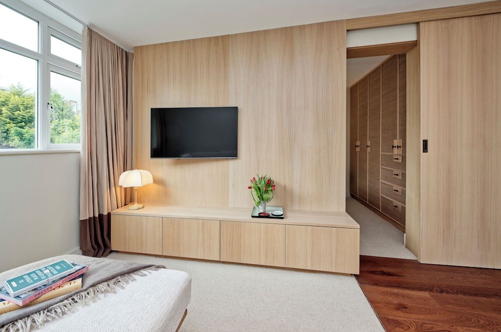 Luxury Designer Flat in Putney by Underthedoormat