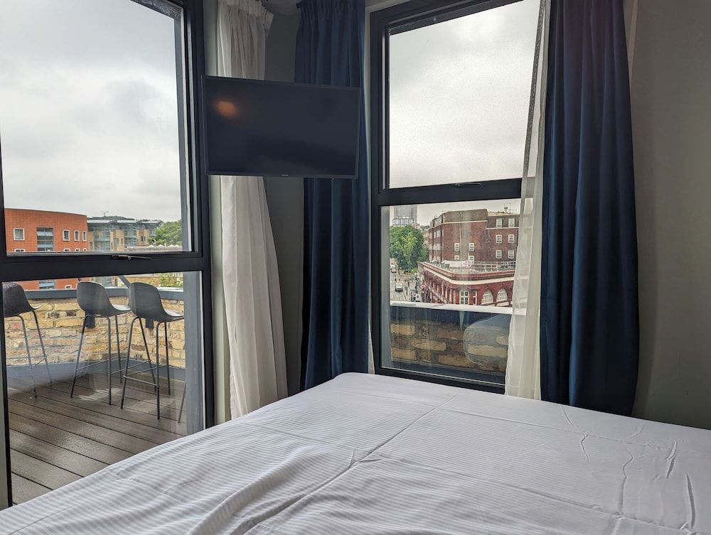 Suite, City View