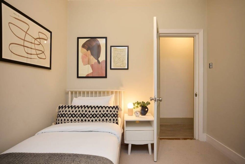 House (2 Bedrooms)