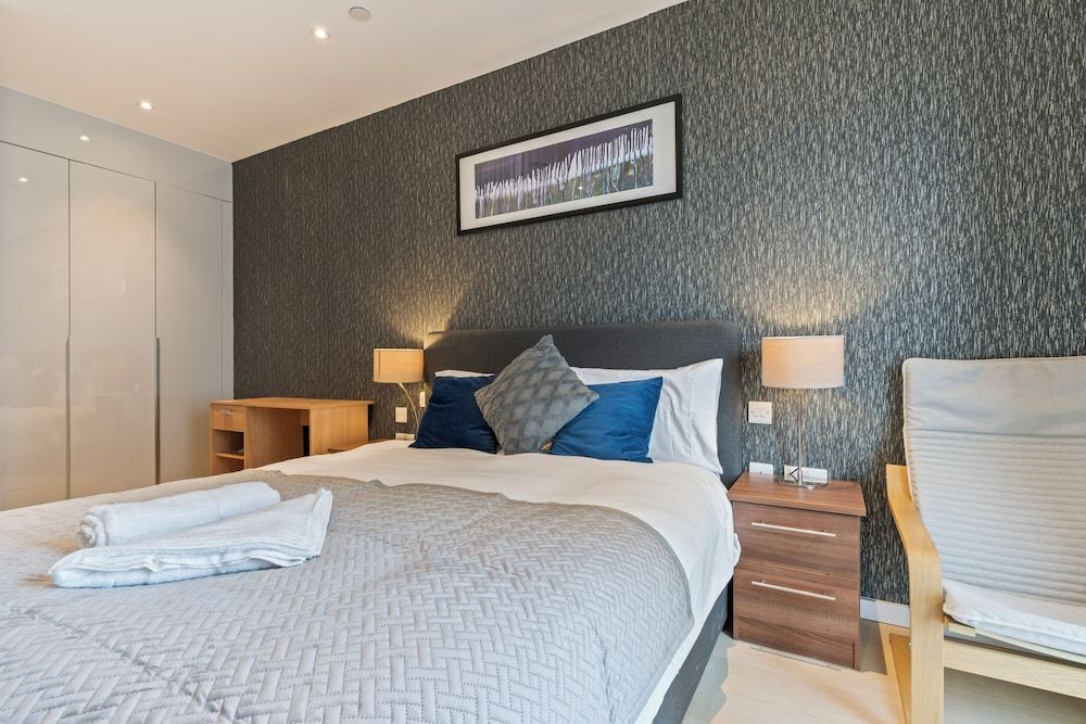 Elegant 2 Bed Apartment Within Many Attractions