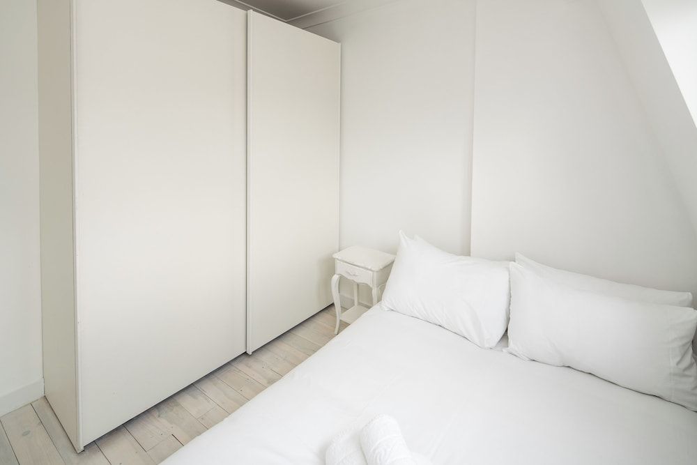 Elegant 2BD Flat near Portobello Rd with Balcony