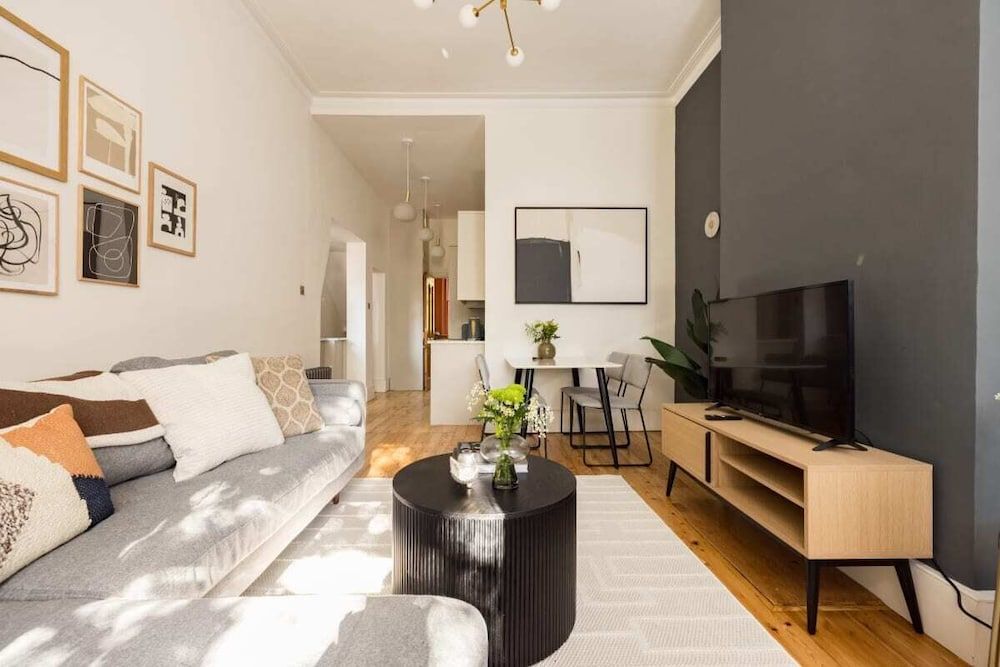 House (2 Bedrooms)