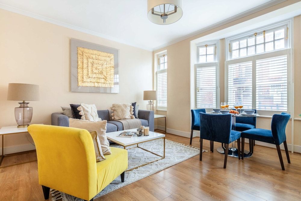 Stylish 3BR 2BA in Mayfair by Hyde Park City Apartment, City View 6