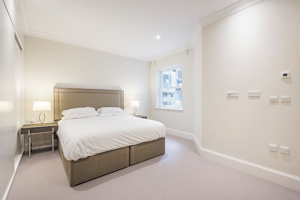 Buckingham & Lloyds Knightsbridge Deluxe Apartment, 4 Bedrooms 4
