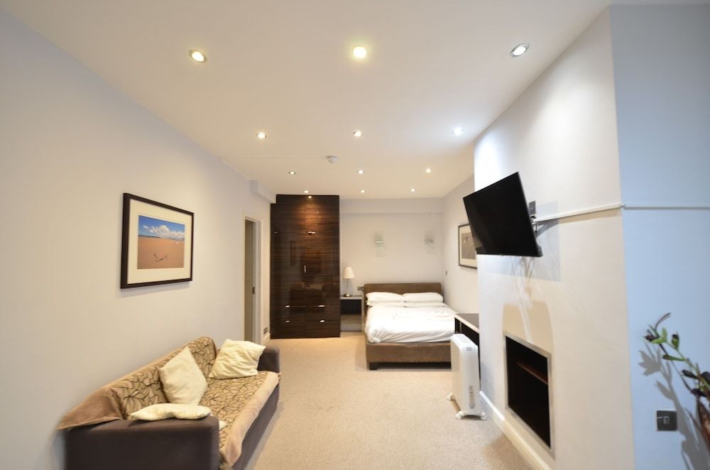 Studio, Ensuite (Double Lower Floor)