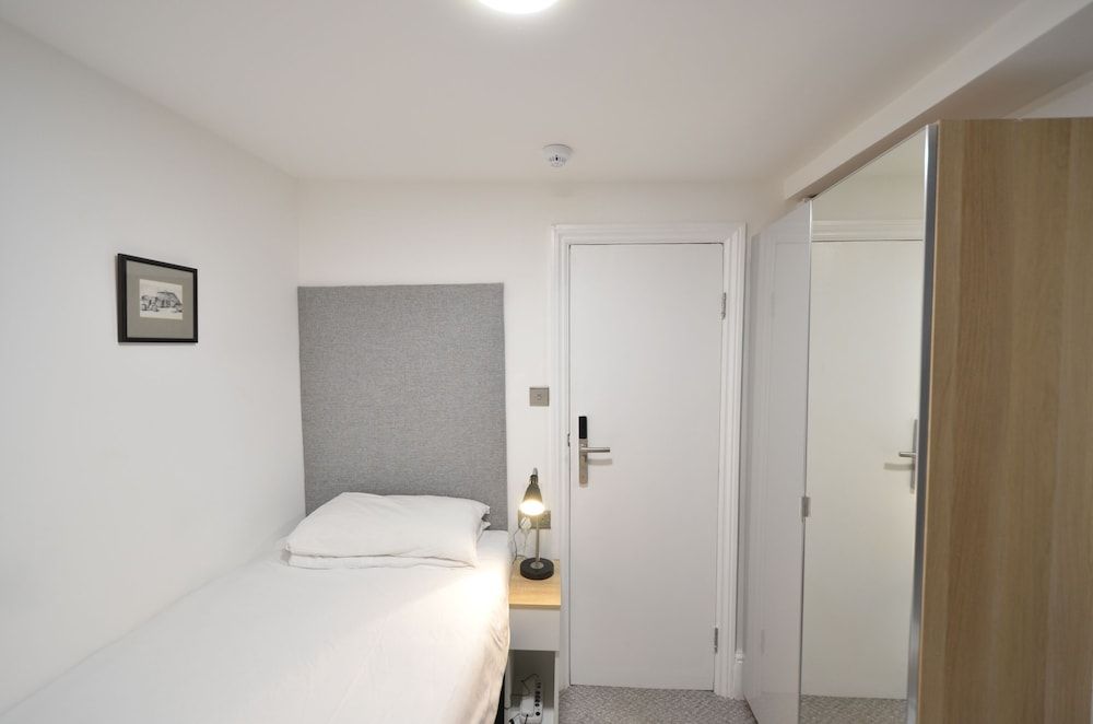 Basic Single Room, Ensuite, Courtyard View (Very Small Single Studio)