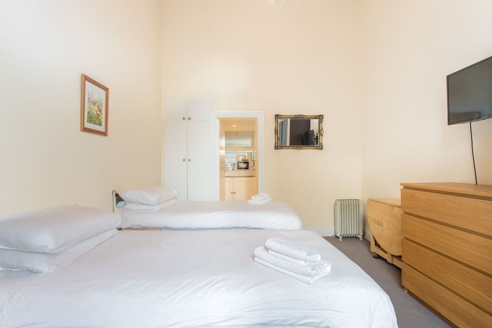 Standard Studio, Ensuite (Twin Upper Floor)